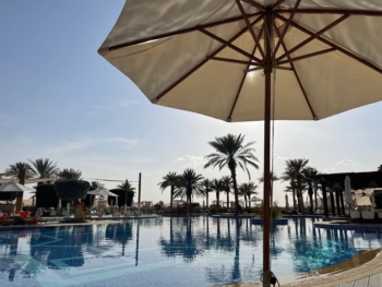 Qasr Al Sarab Desert Resort by Anantara - At the Pool - 04