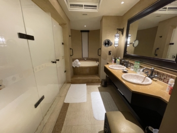 Qasr Al Sarab Desert Resort by Anantara - Deluxe Room with Balcony - Bathroom